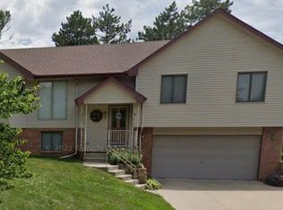 1319 Scott Rd, Papillion, NE 68046