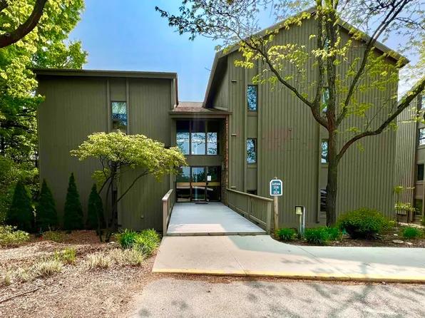 5518 Golfview Ct, Williamsburg, MI 49690