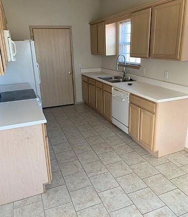 3rd image of 6124 W Milliken Bnd