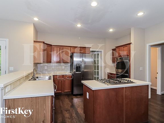 5th image of 729 Tall Oaks Dr
