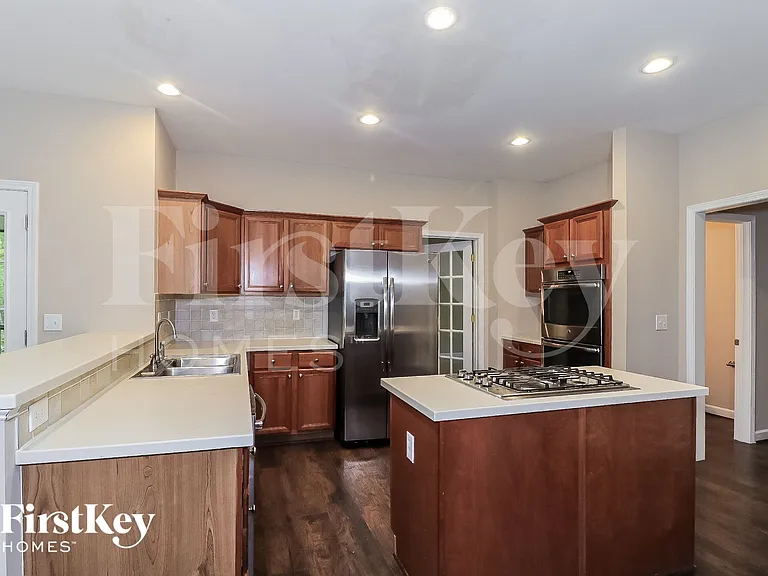 729 Tall Oaks Dr — Photo 5