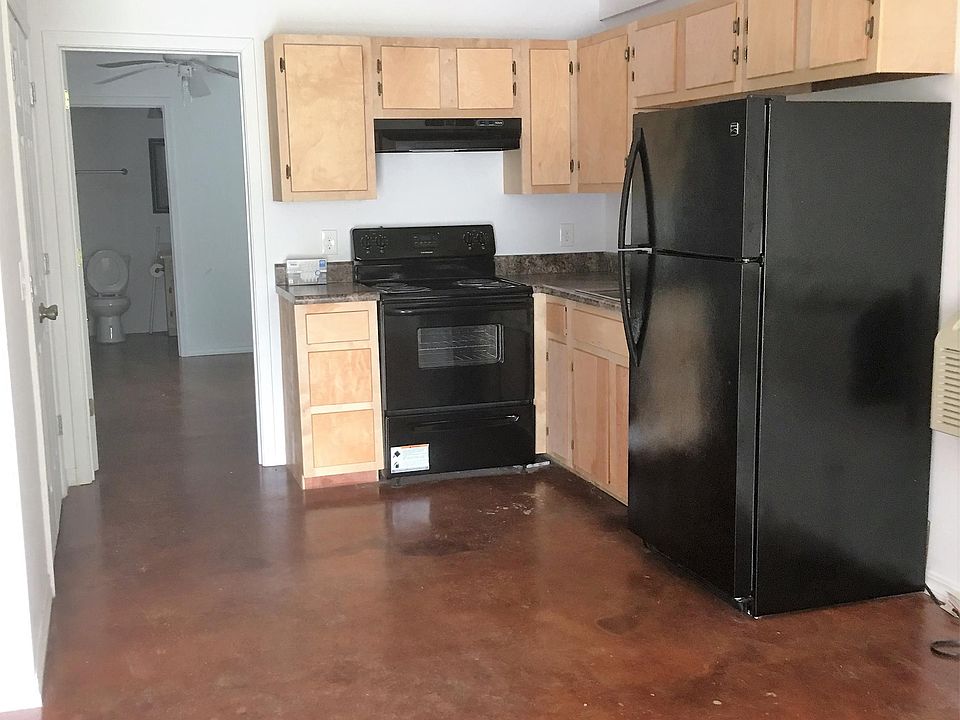2nd image of 1555 Addie St