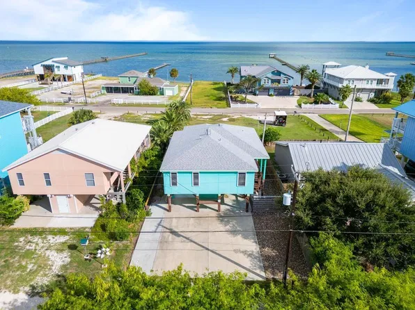 1112 S Austin St, Rockport, TX 78382