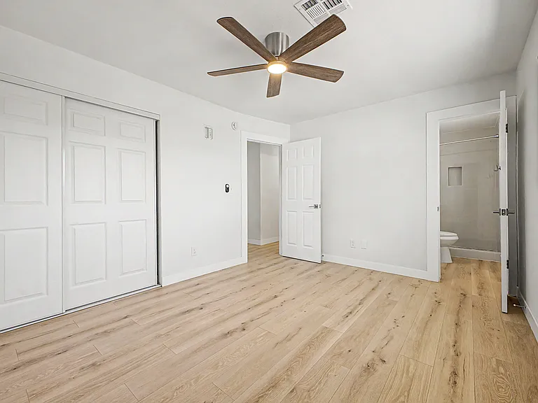 2526 W Orchid Ln — Photo 13