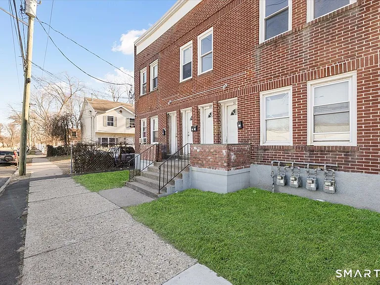 45-51 Cowles St #45 — Photo 31