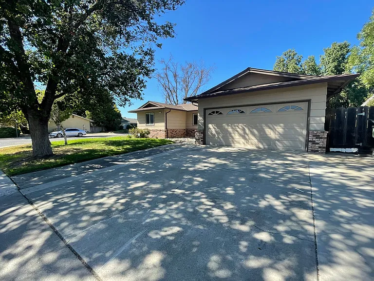3233 Nightingale Dr — Photo 3