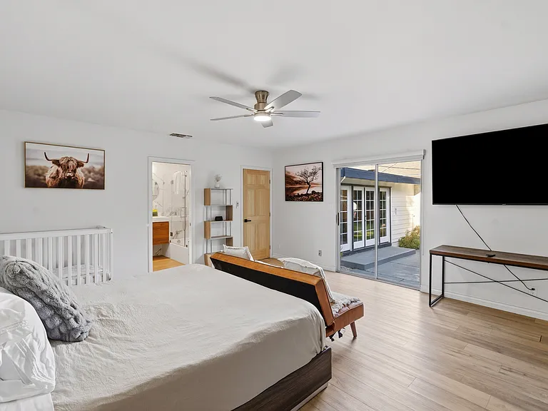 5835 Hillview Park Ave — Photo 16