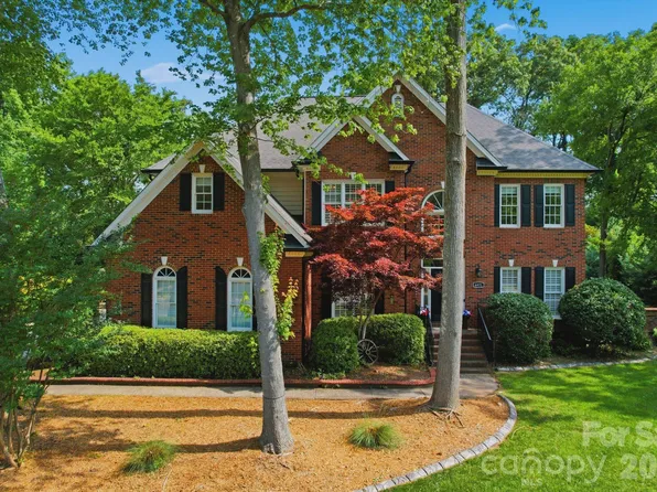 6821 Hollow Oak Dr, Mint Hill, NC 28227