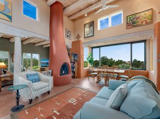 2 Domingo Ct, Santa Fe, NM 87508