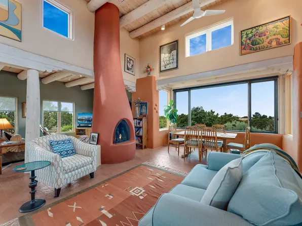 2 Domingo Ct, Santa Fe, NM 87508