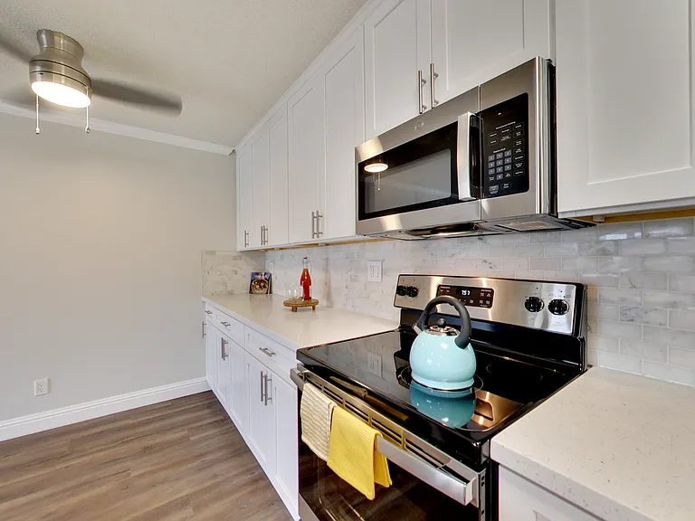 378 Van Buren - Renovated 2bed and 1bed units - Beautiful Building! — Photo 37