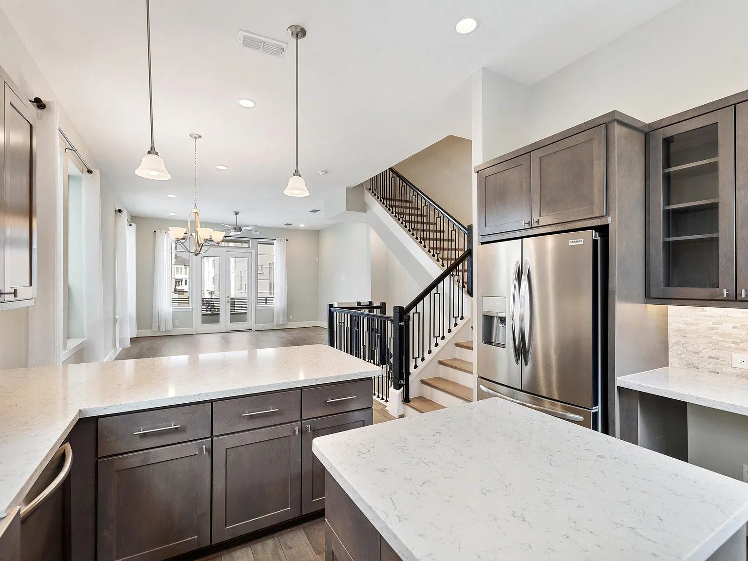 3 bed, 3.5 bath, 2106 sqft, $3,400 — Photo 4