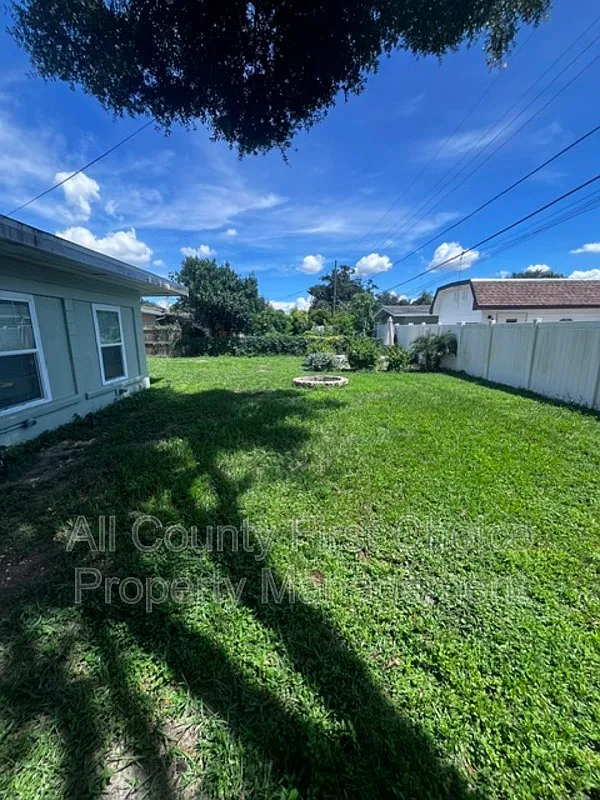 3 bed, 1.0 bath, 1230 sqft, $2,295 — Photo 4