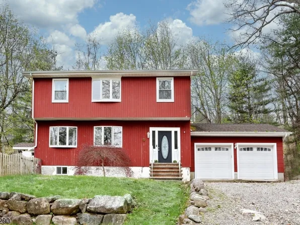 4 Wildwood Ter, Ringwood Boro, NJ 07456