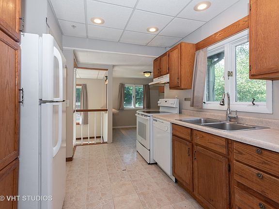 4th image of 311 Charles St