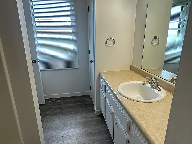 1355 Brookside Ct — Photo 9