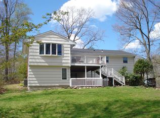 62 Raven Rd, Trumbull, CT 06611