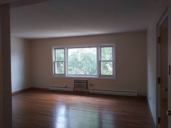 5th image of 6630 W 95th St