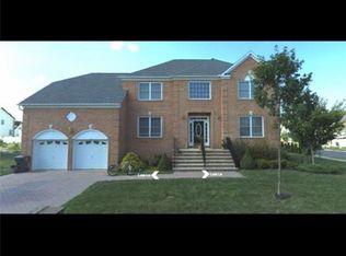 2 Lexi Ln, Monroe Township, NJ 08831