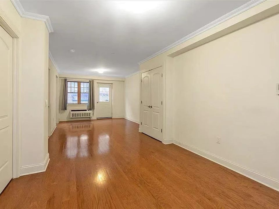 2nd image of 15704 22nd Ave