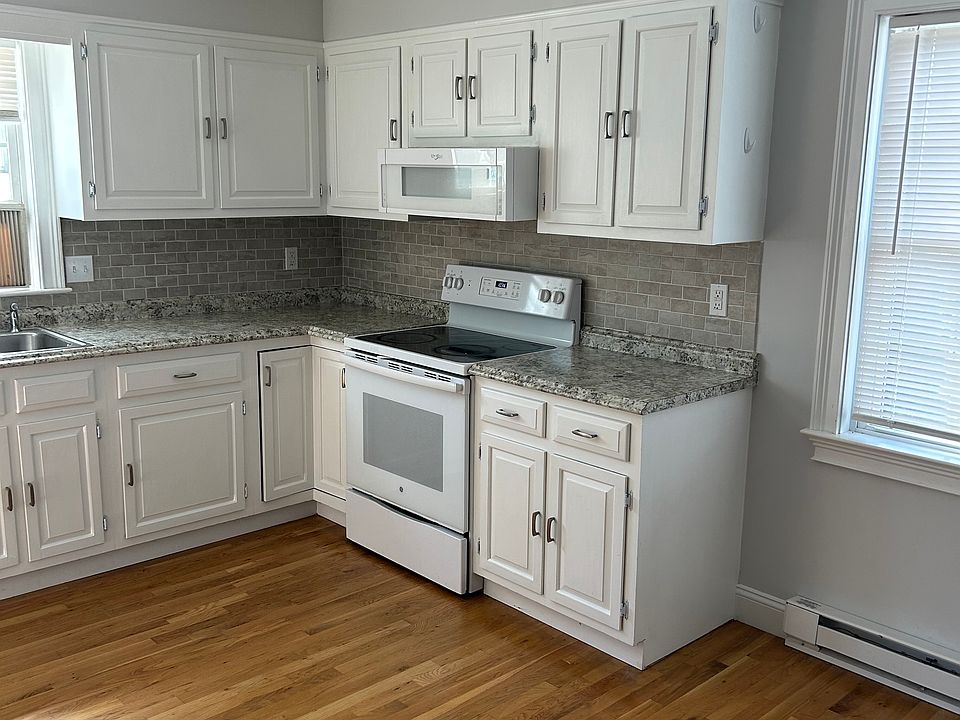 Kitchen with all appliances
