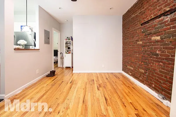 Rented by Mdrn Residential | media 19