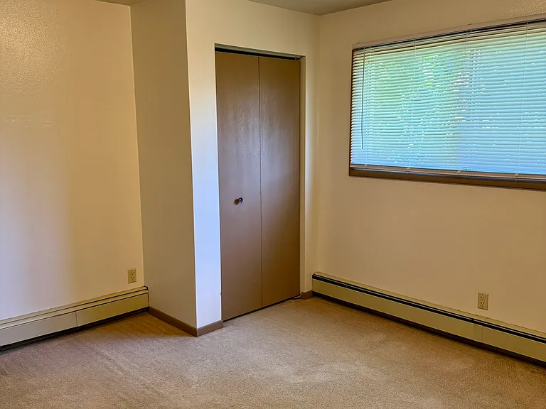 618 N Dodge St #4 — Photo 11