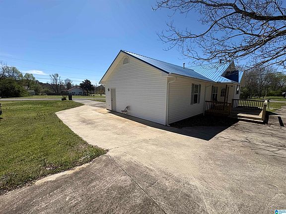 5th image of 1090 Park Rd