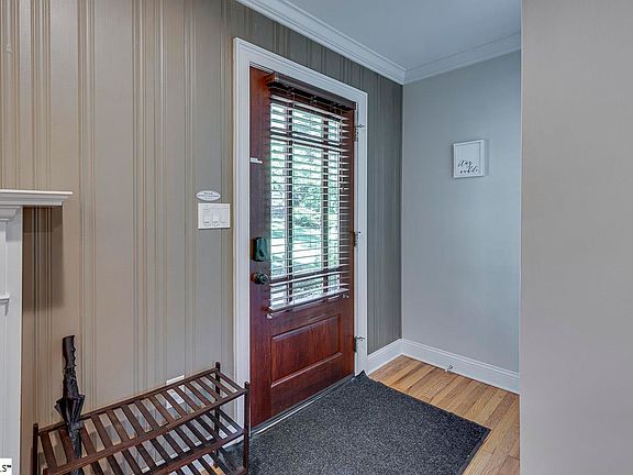5th image of 117 Ashford Ave