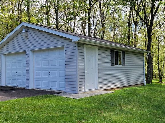 2nd image of 312 Mountain Ridge Ct
