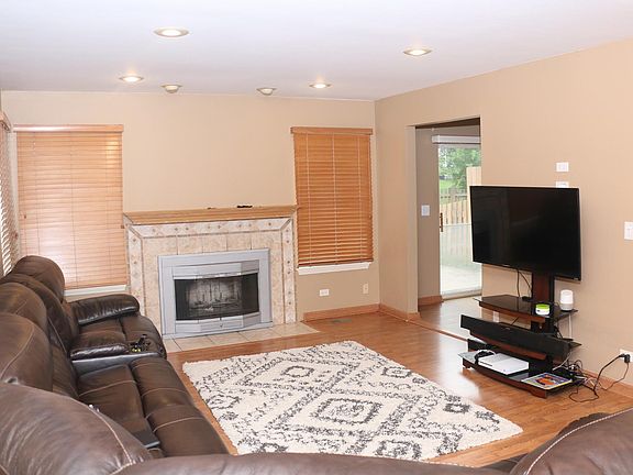 3rd image of 1401 Newport St