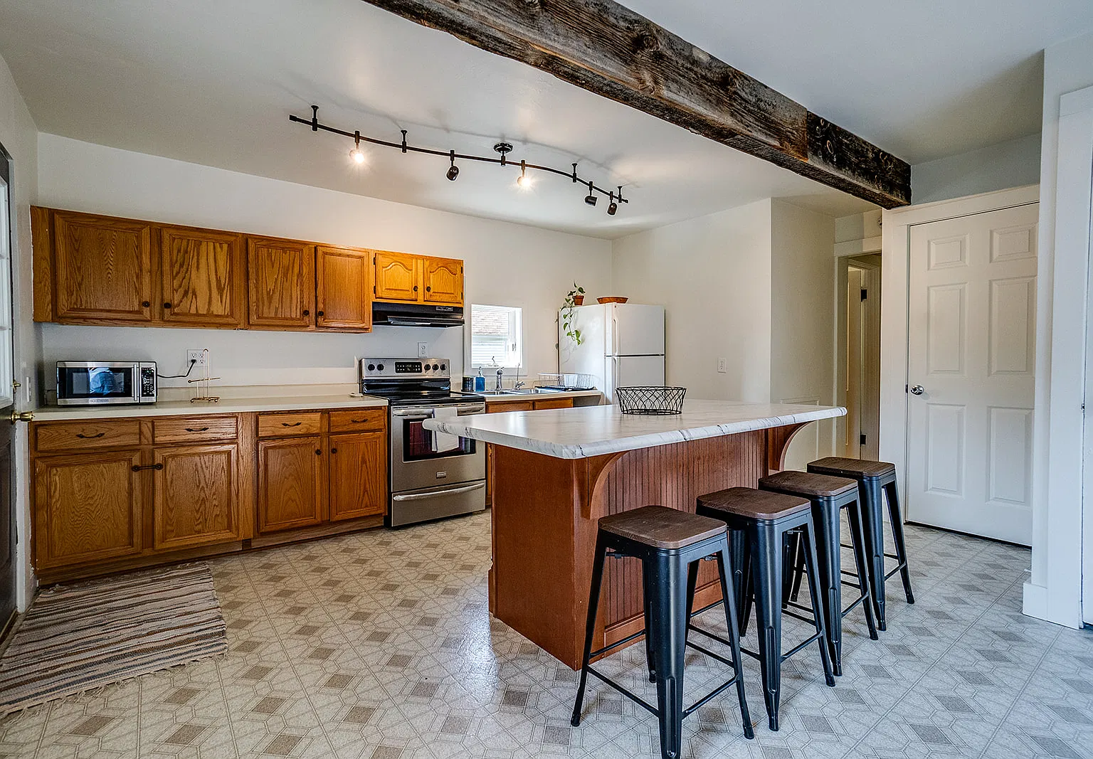 2 bed, 1100 sqft, $1,500 — Photo 4