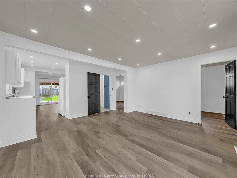 1183 Felix Ave — Photo 10