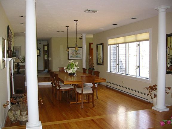 Dining room/Front Entry