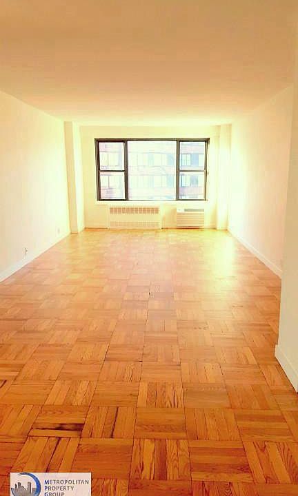 1st image of 7 E 14th St APT 516
