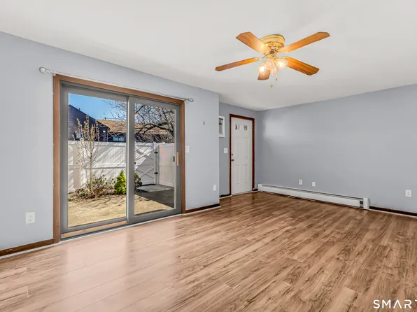 20 Trolley Cir #20, Milford, CT 06460