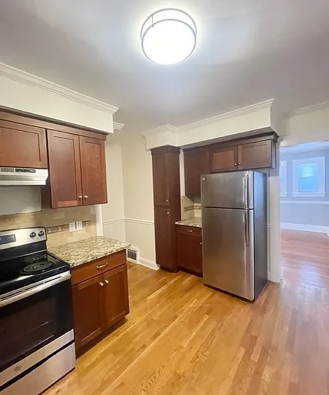 480 Sherwood Pl #1 — Photo 2