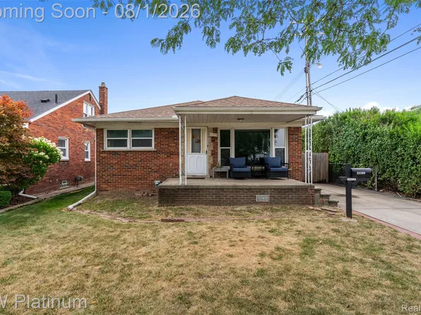 22300 Alger St, Saint Clair Shores, MI 48080