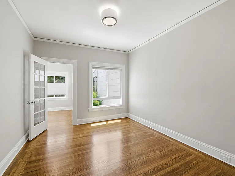 1141 Bay St — Photo 18