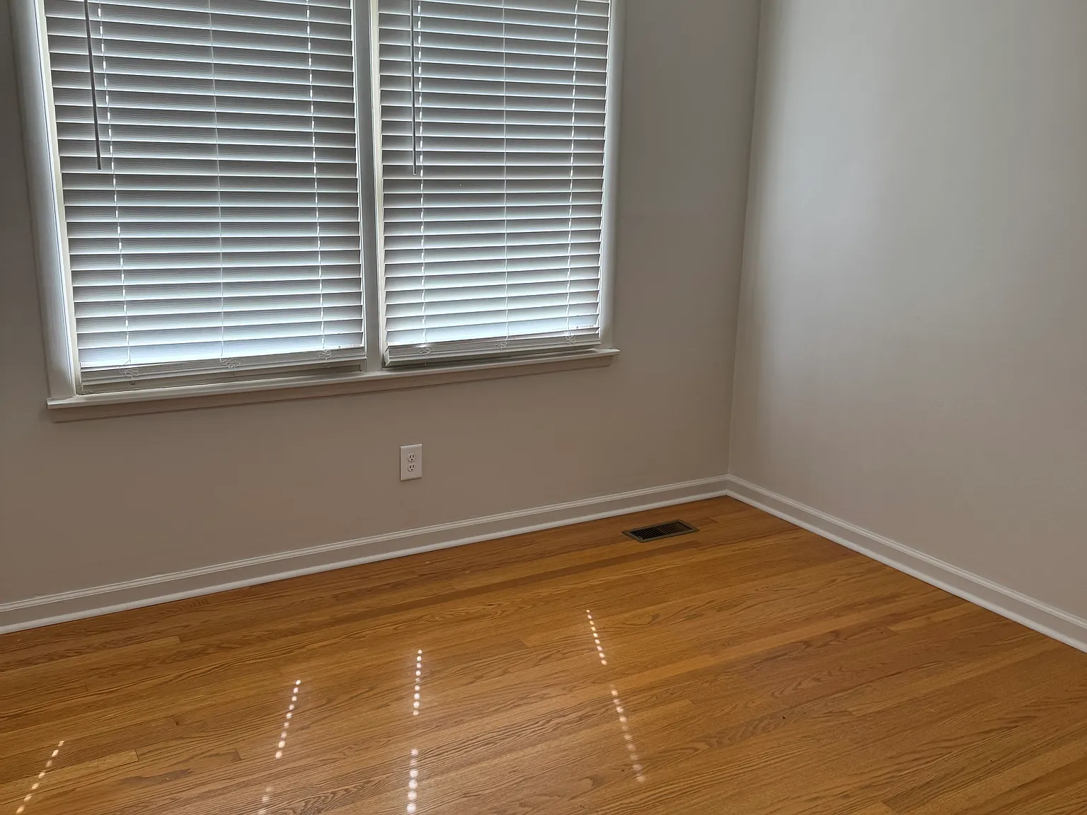 3 bed, 1.5 bath, 1836 sqft, $1,750 — Photo 2