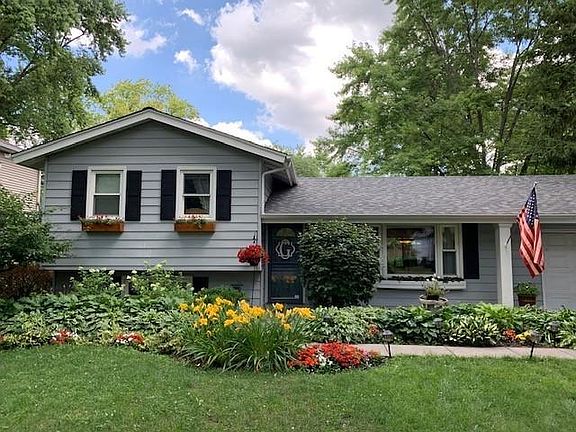 2nd image of 22W506 Tamarack Dr