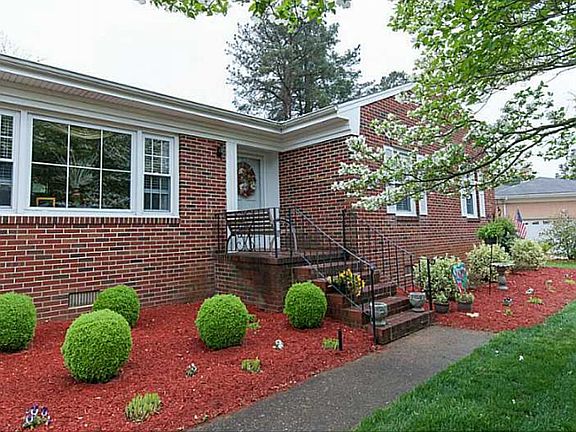 3rd image of 3605 Shoreline Dr