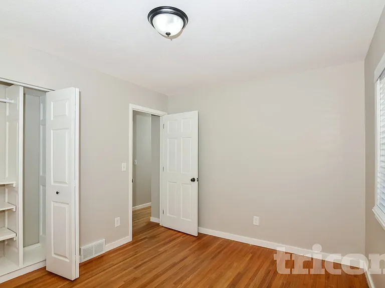 1420 Boone Ave N — Photo 9
