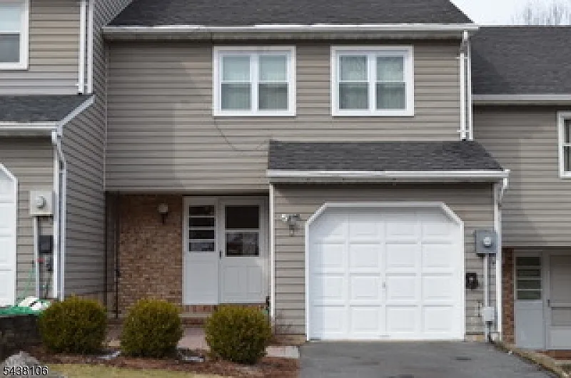 8 Stockton Ct