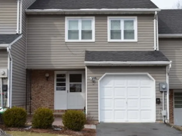8 Stockton Ct, Morris Plains, NJ 07950