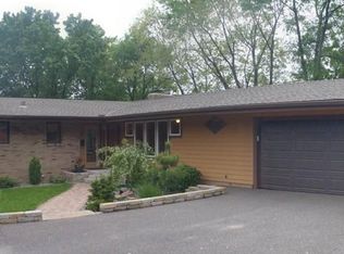 1 Kennard Ct, Saint Paul, MN 55106