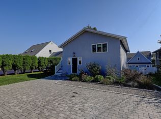 32 Othmar St, Narragansett, RI 02882