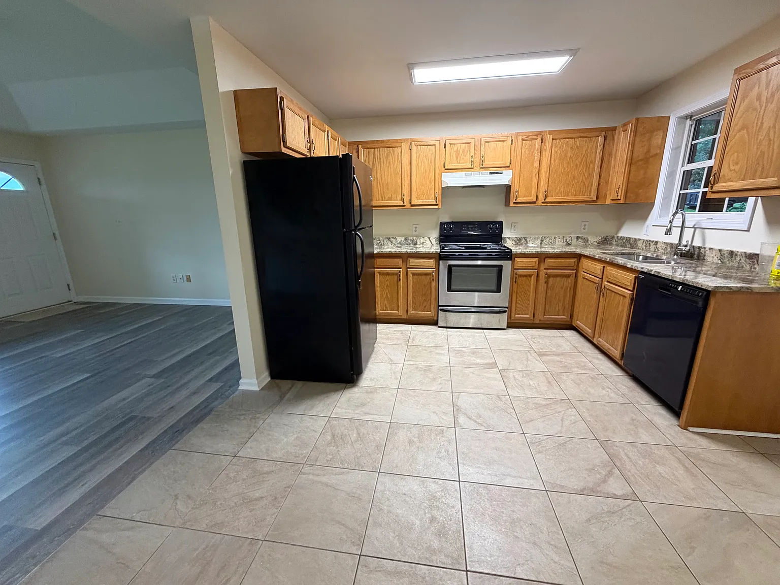 2 bed, 1200 sqft, $1,850 — Photo 3