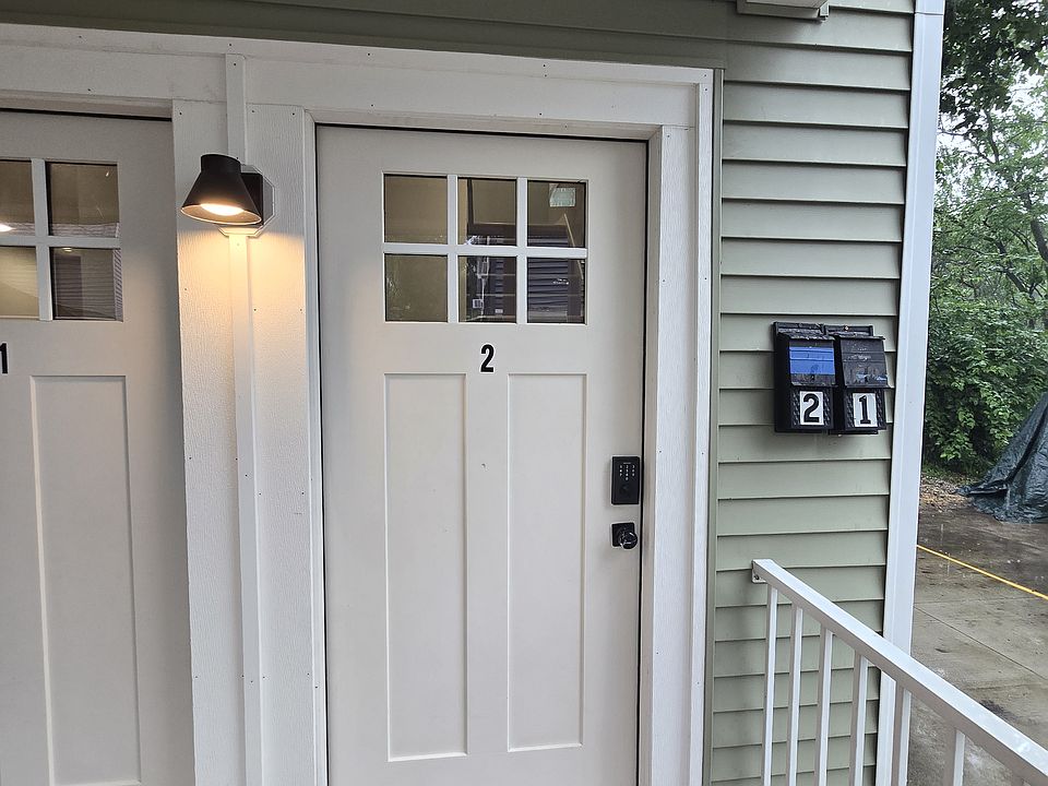 109 Lexington Ave apartment 2 door and mail box!