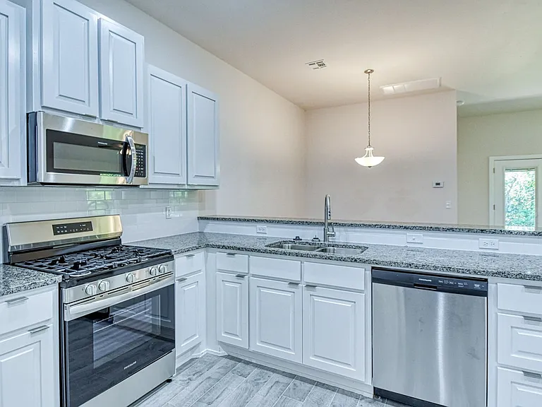 1006 Varenna Ln — Photo 8